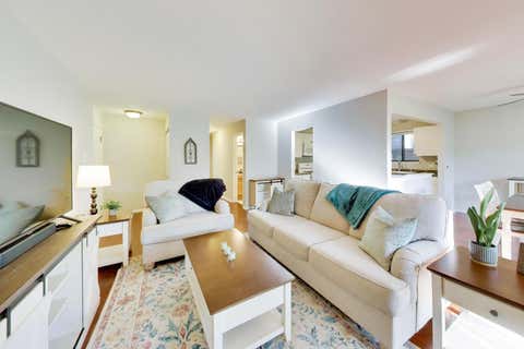Tiny photo for 265 Wilmette Court #B1, Schaumburg, IL 60193 (MLS # 12728574)