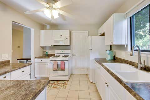 Tiny photo for 265 Wilmette Court #B1, Schaumburg, IL 60193 (MLS # 12728574)