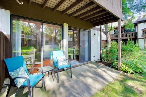 Tiny photo for 265 Wilmette Court #B1, Schaumburg, IL 60193 (MLS # 12728574)