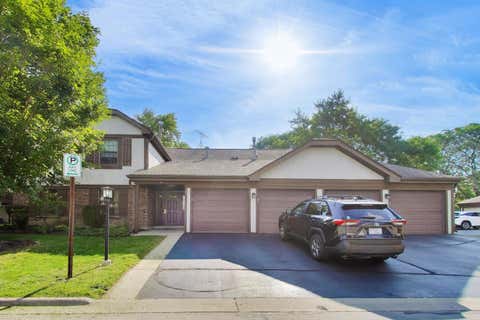 Photo of 265 Wilmette Court #B1, Schaumburg, IL 60193 (MLS # 12728574)