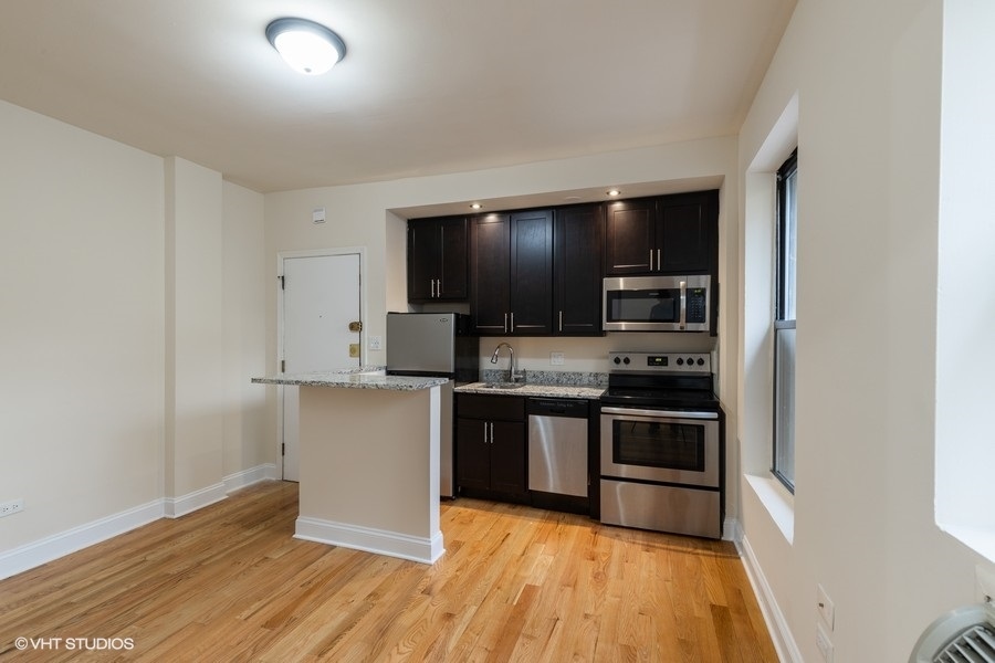 1430 N Dearborn Parkway 402