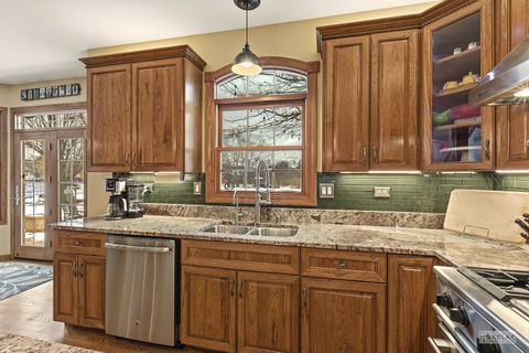 Tiny photo for 802 Diamond Head Drive W, Shorewood, IL 60404 (MLS # 12556478)