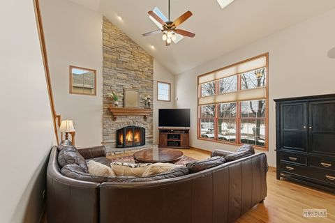 Tiny photo for 802 Diamond Head Drive W, Shorewood, IL 60404 (MLS # 12556478)