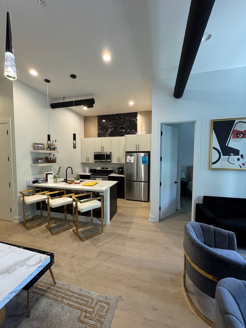 77 W Chestnut Street 3B