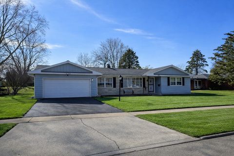 Photo of 516 Lincolnshire Drive, Sycamore, IL 60178 (MLS # 12566007)