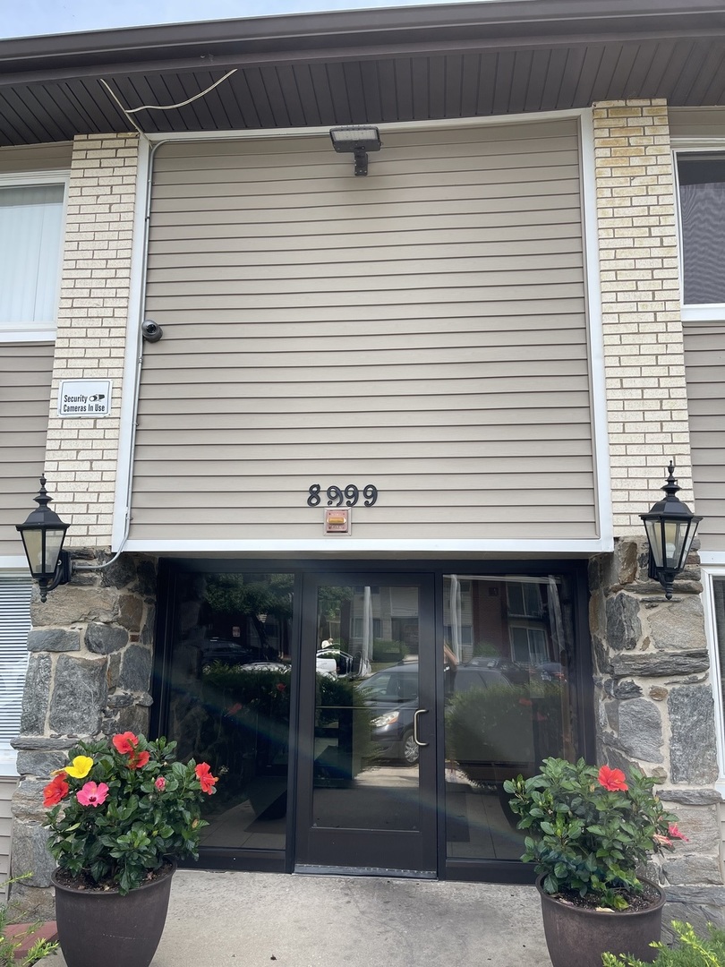 View Des Plaines, IL 60016 condo