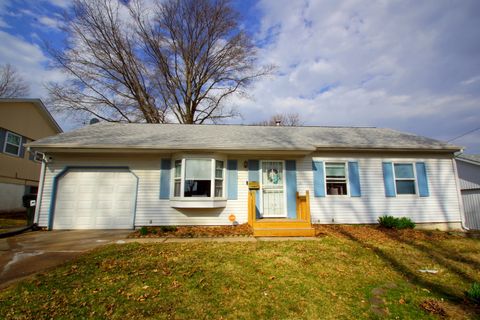 Photo of 2704 WOOD DALE Avenue, Davenport, IA 52804 (MLS # 12602125)