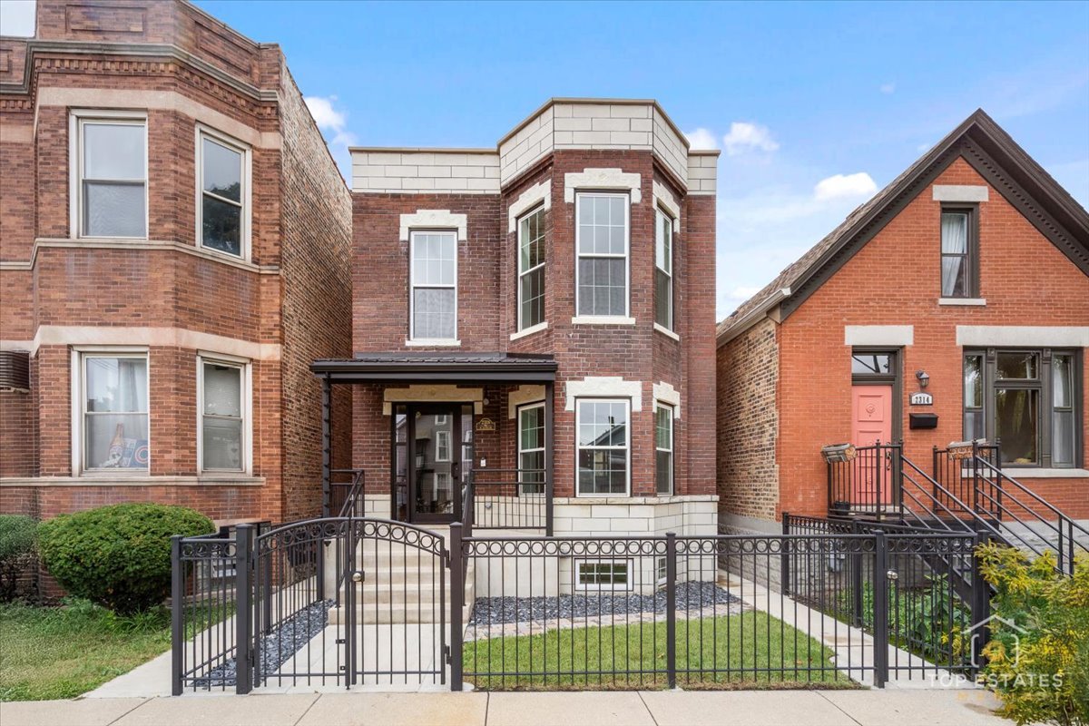 2318 W 35th Place