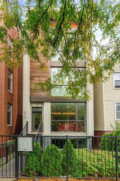 1512 W Chestnut Street 1 Chicago IL 60642