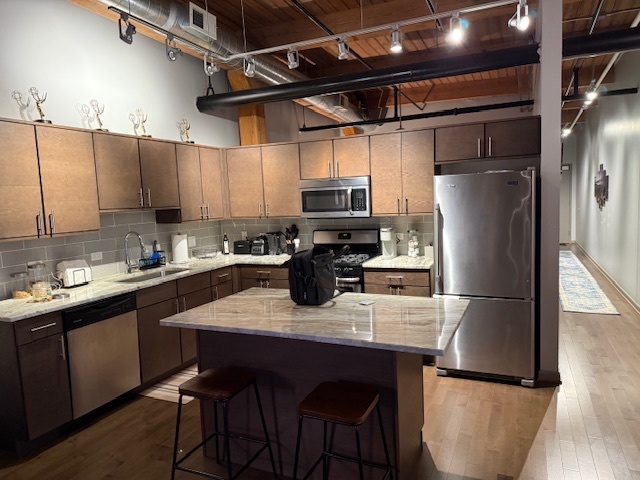 445 E Illinois Street 6404