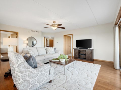 Tiny photo for 1 N Beacon Place #404, La Grange, IL 60525 (MLS # 12781101)