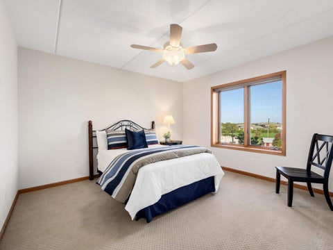 Tiny photo for 1 N Beacon Place #404, La Grange, IL 60525 (MLS # 12781101)