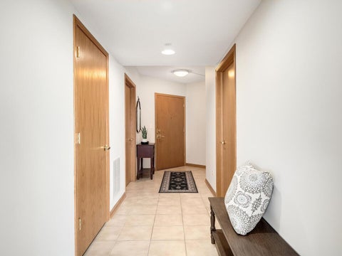 Tiny photo for 1 N Beacon Place #404, La Grange, IL 60525 (MLS # 12781101)