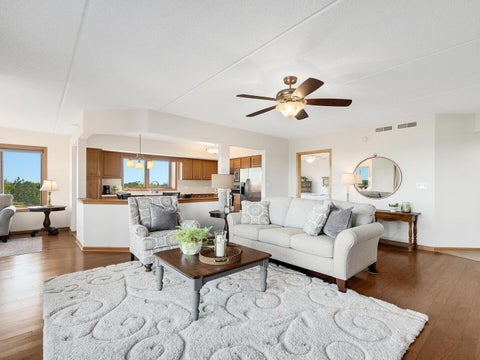 Tiny photo for 1 N Beacon Place #404, La Grange, IL 60525 (MLS # 12781101)