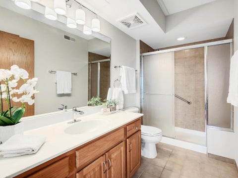 Tiny photo for 1 N Beacon Place #404, La Grange, IL 60525 (MLS # 12781101)