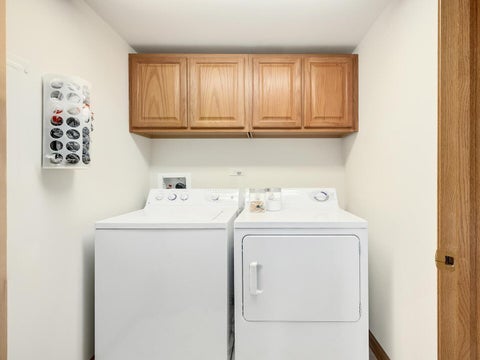 Tiny photo for 1 N Beacon Place #404, La Grange, IL 60525 (MLS # 12781101)