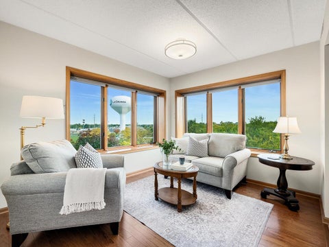 Tiny photo for 1 N Beacon Place #404, La Grange, IL 60525 (MLS # 12781101)
