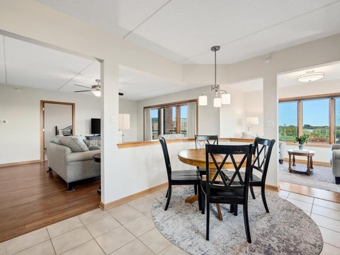 Tiny photo for 1 N Beacon Place #404, La Grange, IL 60525 (MLS # 12781101)