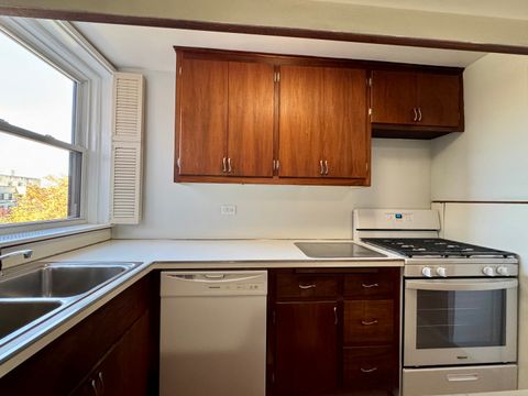 Tiny photo for 1585 Ridge Avenue #301, Evanston, IL 60201 (MLS # 12518882)