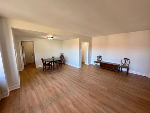 Tiny photo for 1585 Ridge Avenue #301, Evanston, IL 60201 (MLS # 12518882)