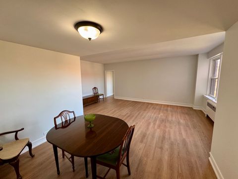 Tiny photo for 1585 Ridge Avenue #301, Evanston, IL 60201 (MLS # 12518882)