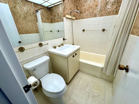 Tiny photo for 1585 Ridge Avenue #301, Evanston, IL 60201 (MLS # 12518882)