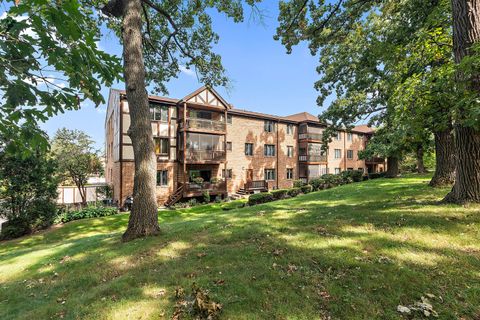 Tiny photo for 7737 W Golf Drive #201, Palos Heights, IL 60463 (MLS # 12469858)