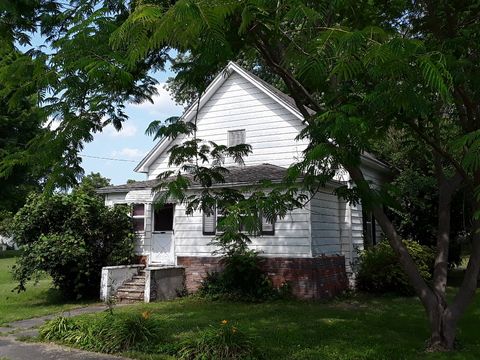 313 S Royal Street Royalton IL 62983