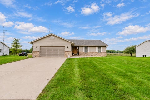 Photo of 427 sunset Drive, Colfax, IL 61728 (MLS # 12772817)