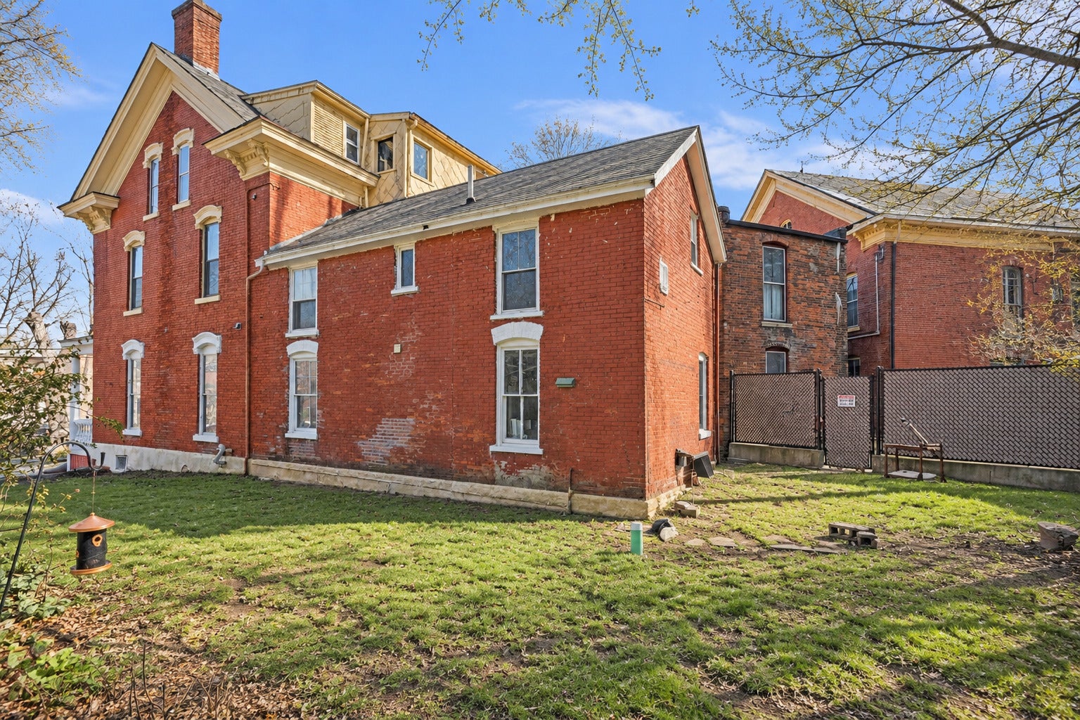 306 W Locust Street