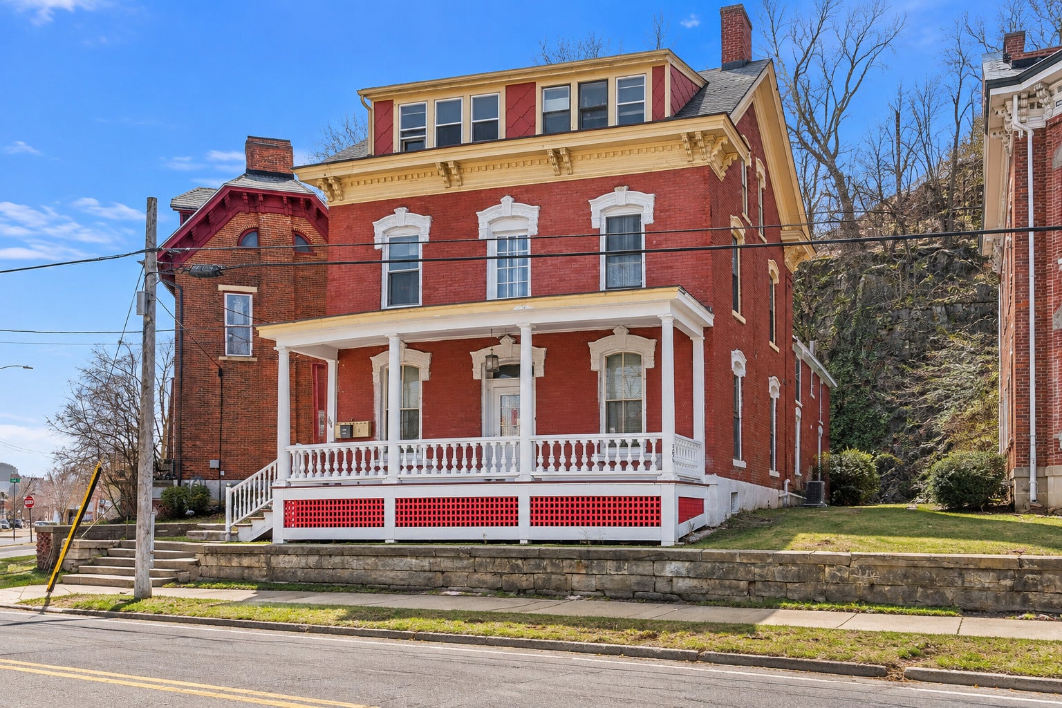 306 W Locust Street