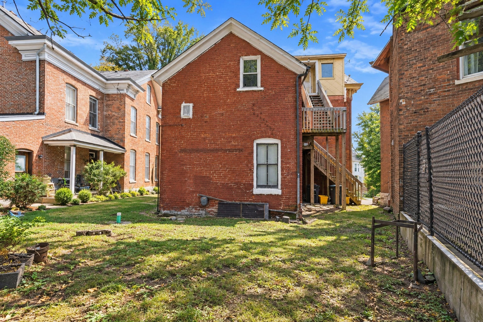 306 W Locust Street