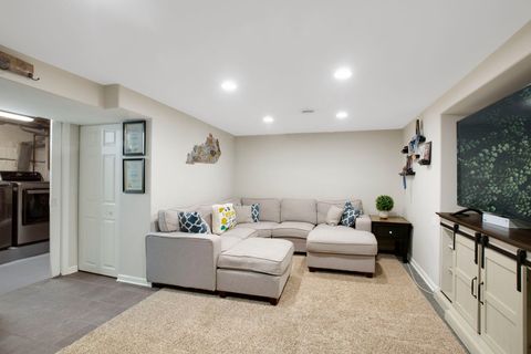 Tiny photo for 1005 N Race Avenue, Arlington Heights, IL 60004 (MLS # 12679840)