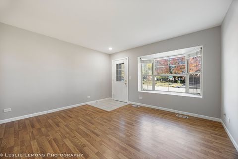 Tiny photo for 313 CROMWELL Court, Westmont, IL 60559 (MLS # 12532673)