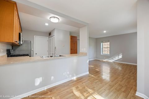 Tiny photo for 313 CROMWELL Court, Westmont, IL 60559 (MLS # 12532673)