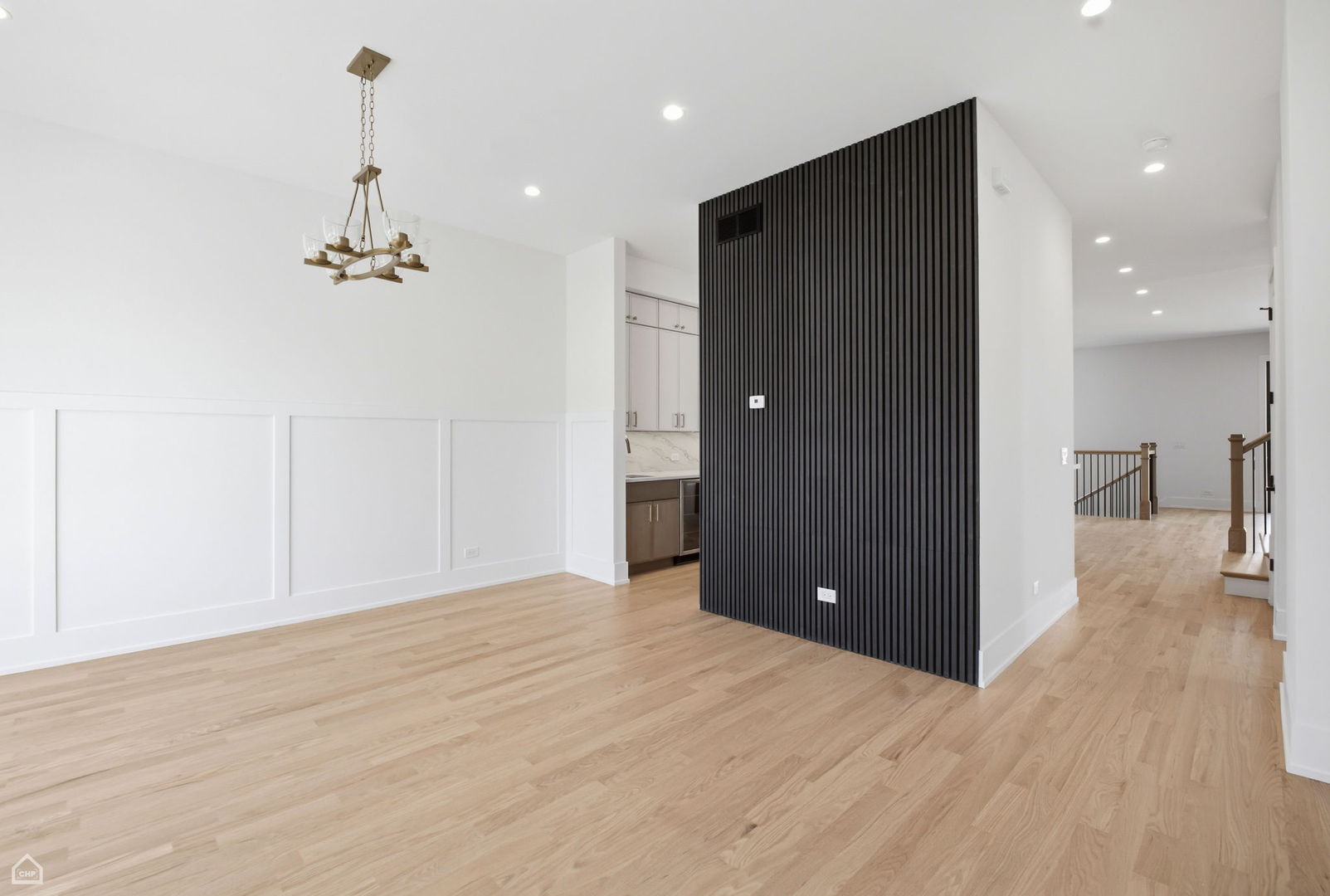 4242 N Sacramento Avenue