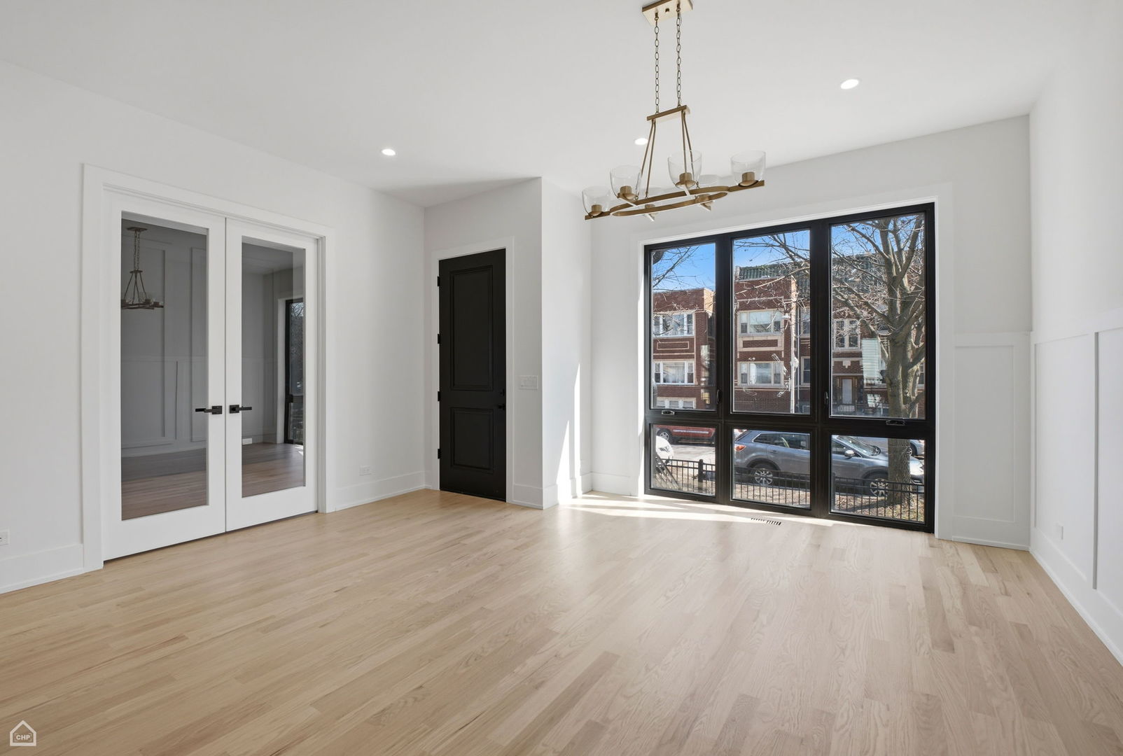 4242 N Sacramento Avenue