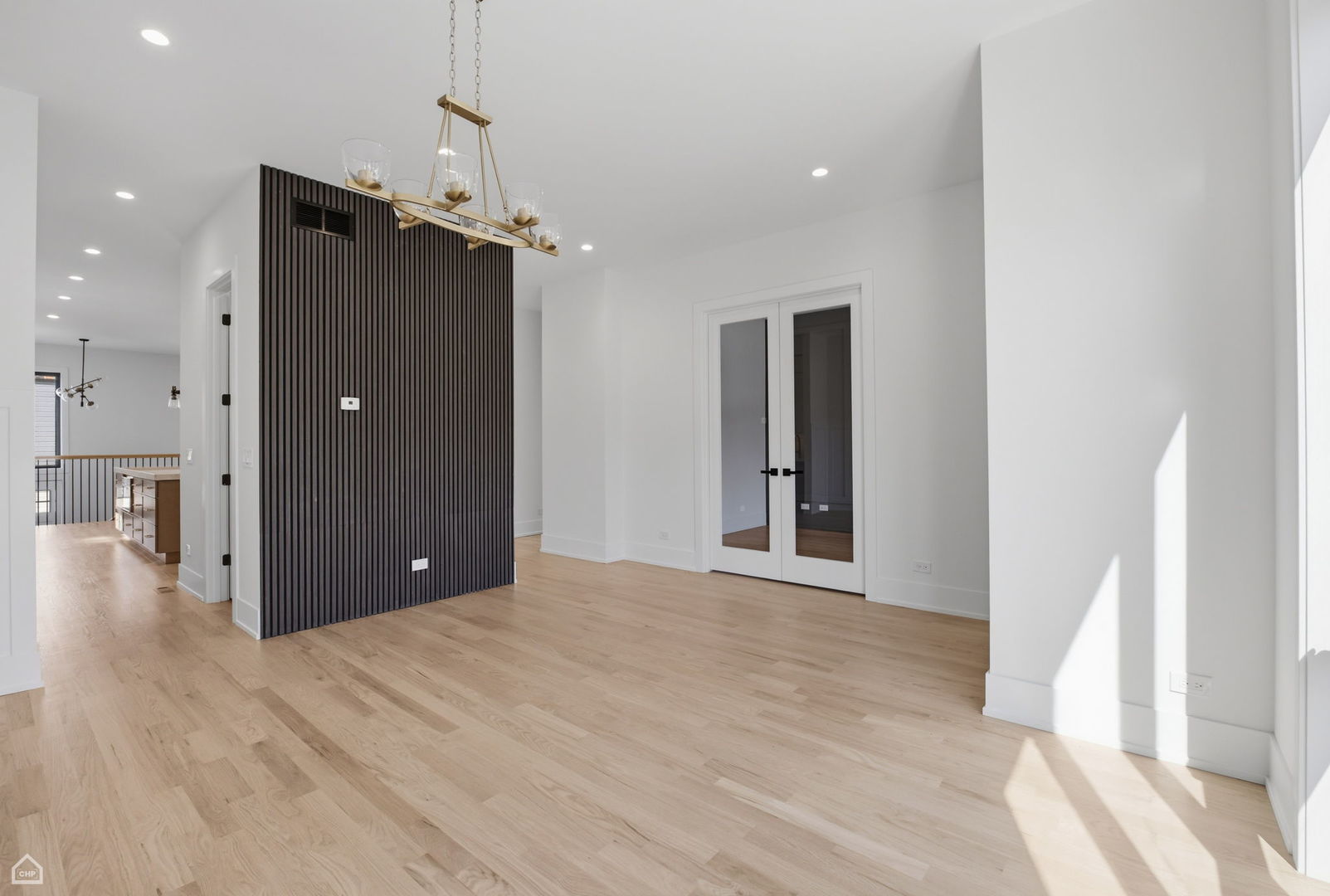 4242 N Sacramento Avenue