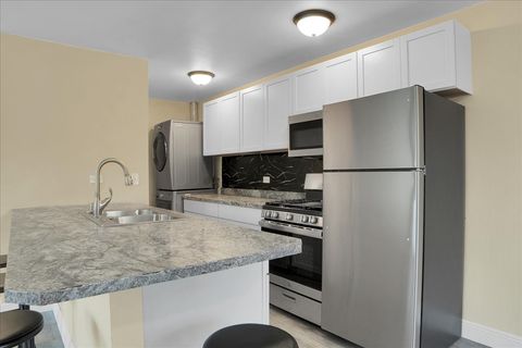 Tiny photo for 1295 Pearl Avenue #D, Glendale Heights, IL 60139 (MLS # 12548208)