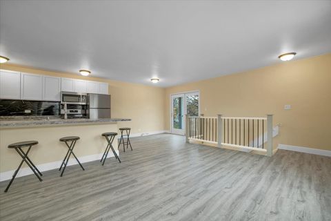 1295 Pearl Avenue D Glendale Heights IL 60139