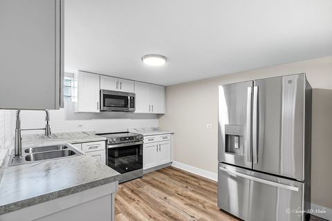 Tiny photo for 5056 N Mont Clare Avenue, Chicago, IL 60656 (MLS # 12508917)