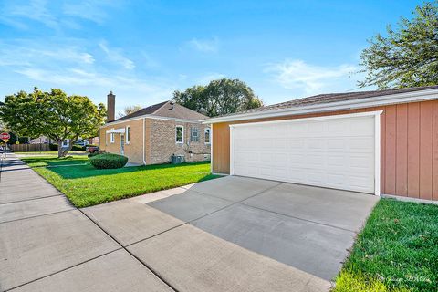 Tiny photo for 5056 N Mont Clare Avenue, Chicago, IL 60656 (MLS # 12508917)