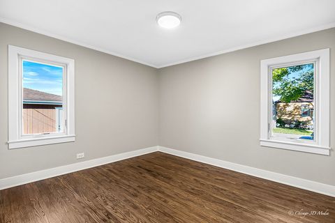 Tiny photo for 5056 N Mont Clare Avenue, Chicago, IL 60656 (MLS # 12508917)