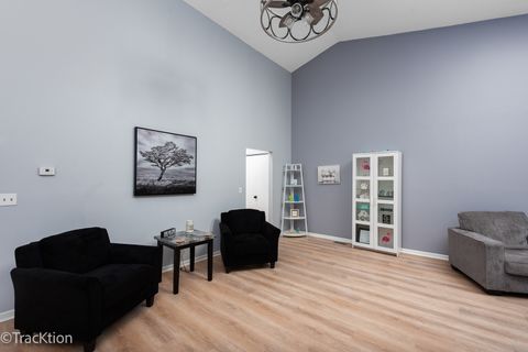 Tiny photo for 1014 Braemoor Drive #B, Downers Grove, IL 60515 (MLS # 12485158)