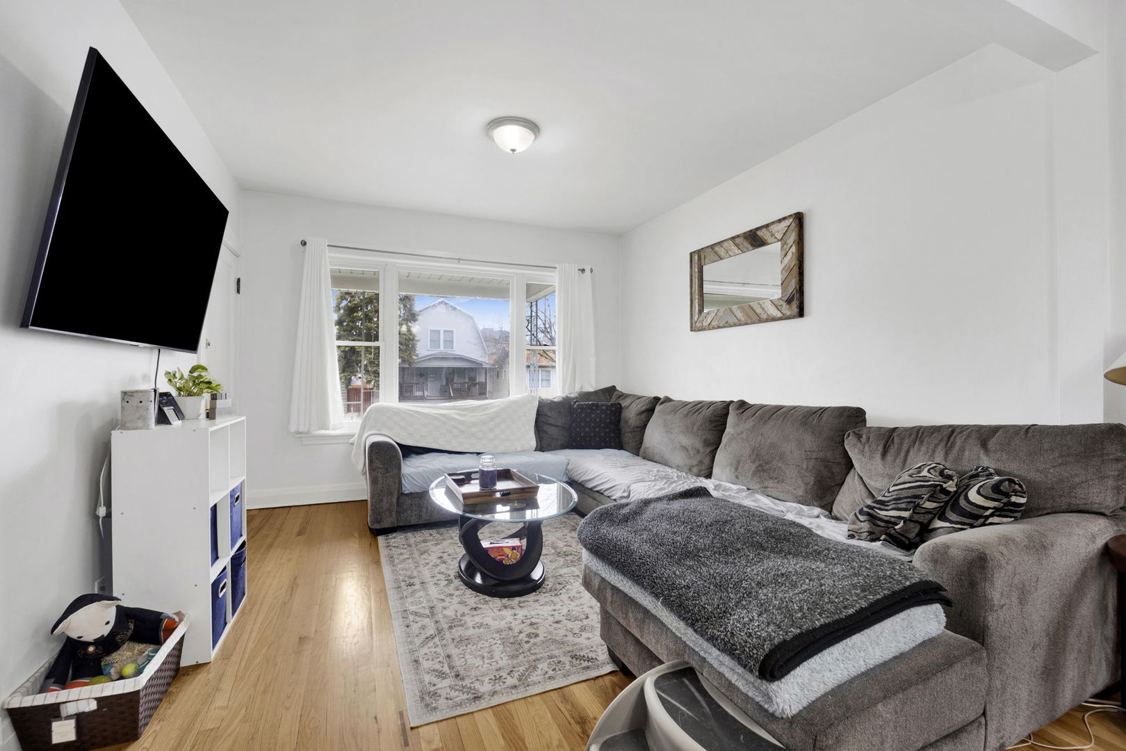 5037 W Winona Street