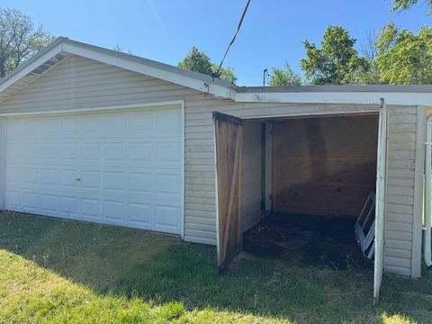 Tiny photo for 818 E Belleville Avenue, Christopher, IL 62822 (MLS # 12618882)