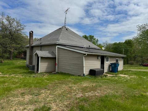 Tiny photo for 818 E Belleville Avenue, Christopher, IL 62822 (MLS # 12618882)