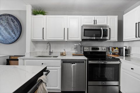 Tiny photo for 5415 N Sheridan Road #5409, Chicago, IL 60640 (MLS # 12554339)