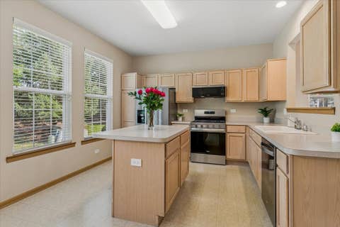 Tiny photo for 350 Woodhill Drive, Carol Stream, IL 60188 (MLS # 12705531)