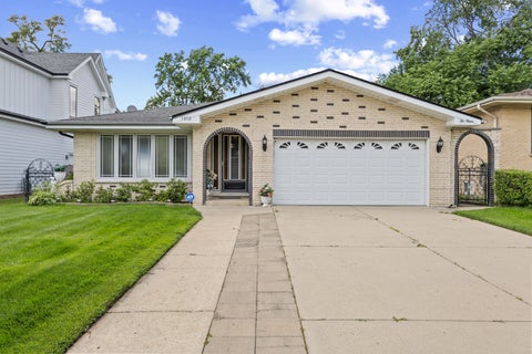 Photo of 1012 Courtland Avenue, Park Ridge, IL 60068 (MLS # 12678906)